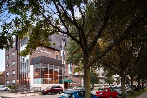 The Carlton At The Lake