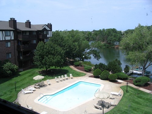 Twin Lakes Apartments